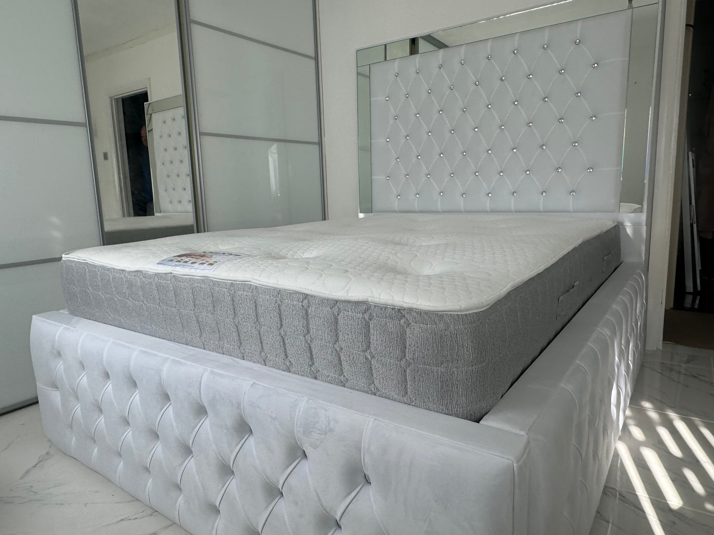 Mirrored Essex Bed