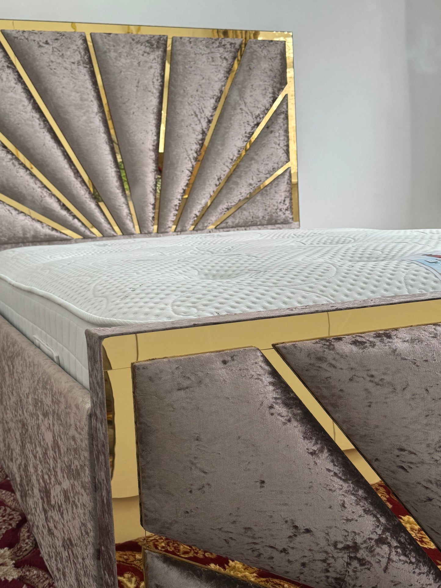 Geneva Sunrise Bed
